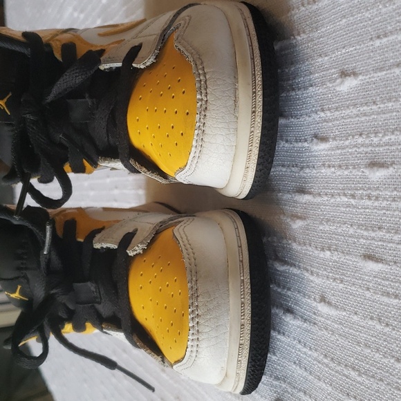 Jordan 1 University Gold Toddler Size 10c - Picture 5 of 8
